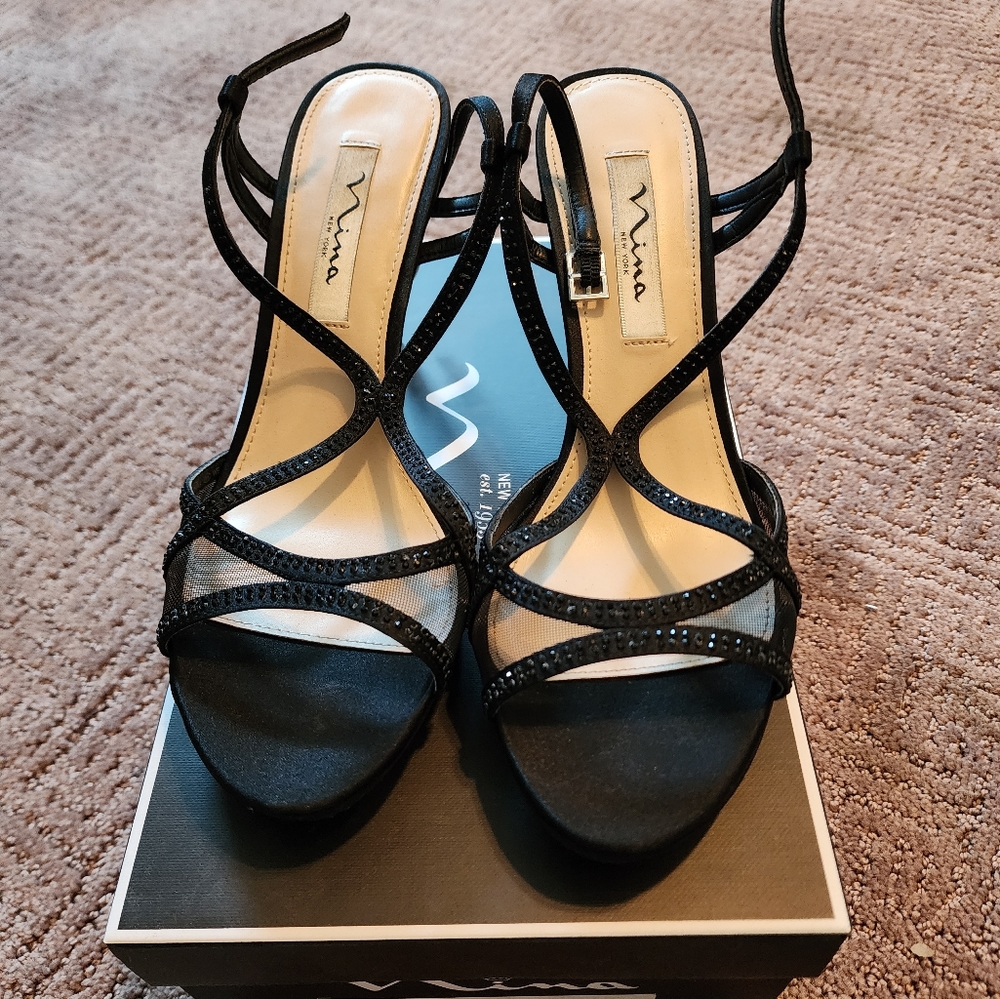 Nina black strap heal